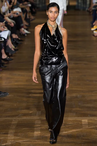 Look 18